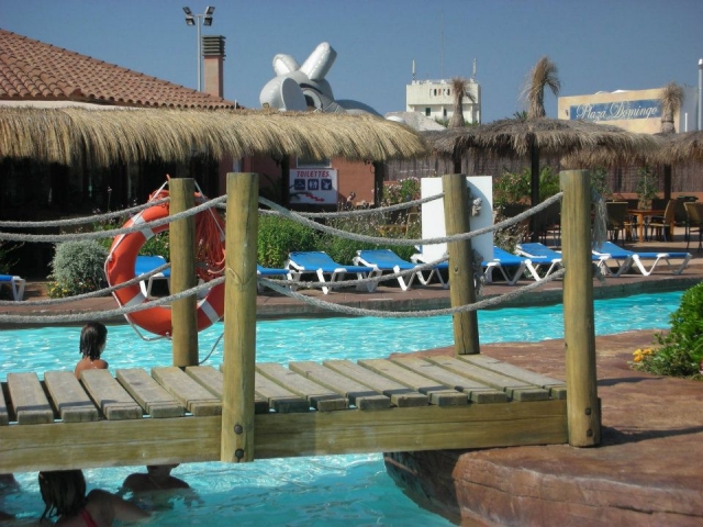  Passadiço sobre a piscina 